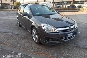 Opel Astra 2010 135500 KM  1.7 CDTI OPC LINE