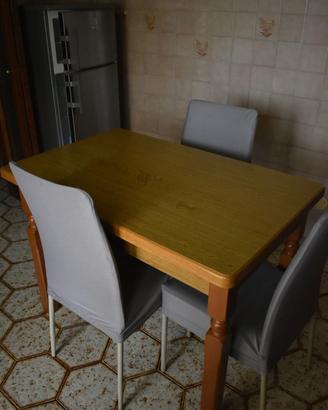 Tavolo da pranzo in legno