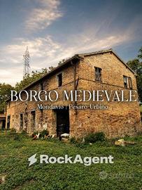 Rustico / Casale di 108 m² con 4 locali a Mondavio