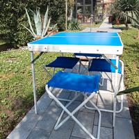 tavolo da pic-nic con sgabelli pieghevoli