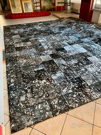 Grande tappeto in pelle con bagni di argento