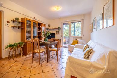 Urbino: quadrilocale con balcone e garage