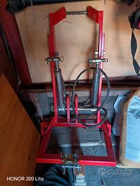 Sollevatore per motoagricola