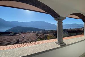 Villa di 300 m² con più di 5 locali e box auto dop