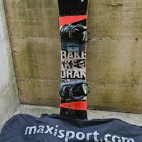 tavola con attacchi e scarponi snowboard 