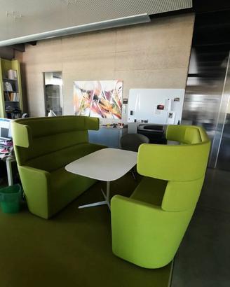 2 divani verdi+ tavolo per uffici e spazi pubblici