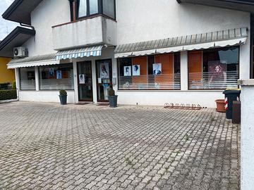 Locale commerciale parrucchiera