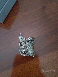 anello con foglie 