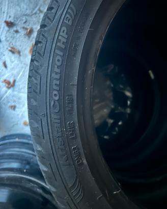 Gomme 215/45 R17