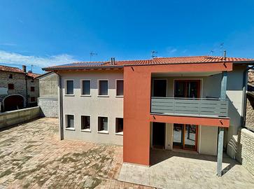 BICAMERE BISERVIZI CON TETTO IN LEGNO A CORDENONS