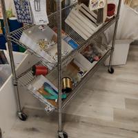 scaffale in metallo con ruote 