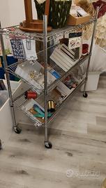 scaffale in metallo con ruote 