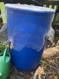 Bidoni contenitori serbatoi riserva acqua piovana