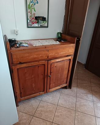 mobile in legno massello