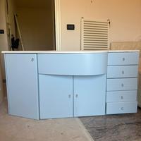 Mobile bagno in marmo, con rubinetto e specchio