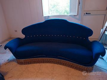 Divano più poltrone e poggia piedi vintage 