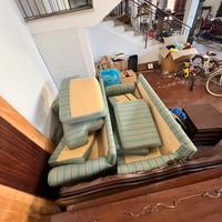 Armadio -Tavolino e 2 divani