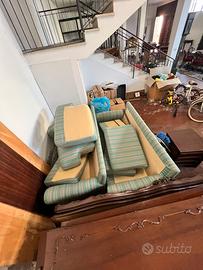 Armadio -Tavolino e 2 divani