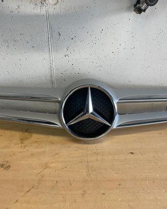 Mascherina anteriore Mercedes classe B con logo