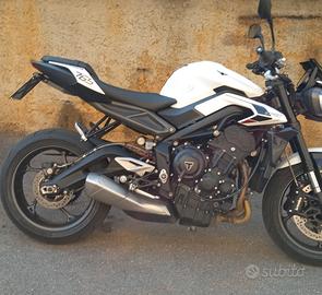 Triumph street triple 765 R del 2023