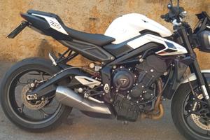 Triumph street triple 765 R del 2023