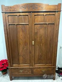 Armadio antico in legno massello stile Liberty