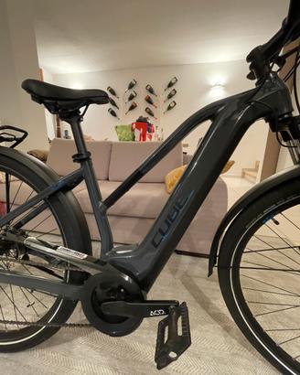 E bike CUBE