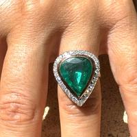 Anello in oro 18 kt con smeraldo e diamanti