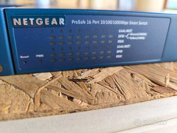 Switch Smart 16 porte NETGEAR ProSAFE GS716T
