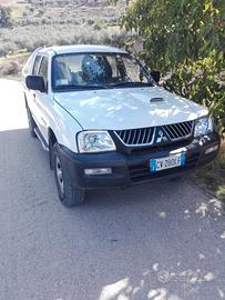 fuoristrada Mitsubishi l 200