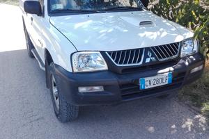 fuoristrada Mitsubishi l 200