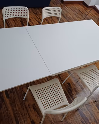 Tavolo ikea allungabile + 4 sedie