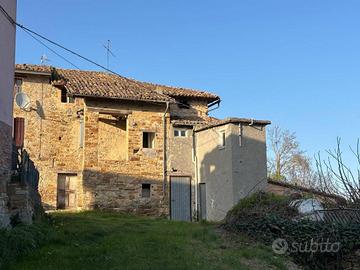 Rustico / Casale di 135 m² con più di 5 locali a N