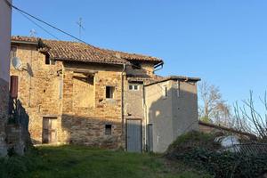 Rustico / Casale di 135 m² con più di 5 locali a N