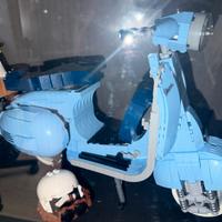 Vespa da collezione – Nuova con teca espositiva