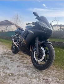 YAMAHA R6