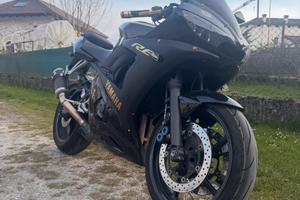 YAMAHA R6