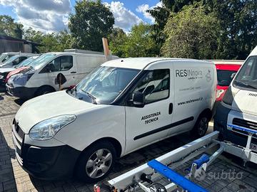 FURGONE FIAT DOBLO DA RIPARARE