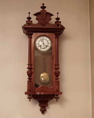 Orologio a pendolo antico