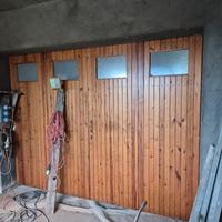 portone 4 ante in legno molto robusto 