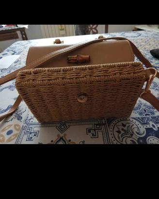 Borsa piccola in paglia e finta pelle