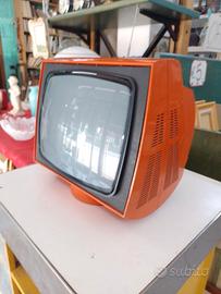 TV vintage arancione epoca 1970 funzionante