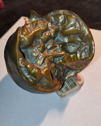 Scultura di melograno in bronzo a cera persa