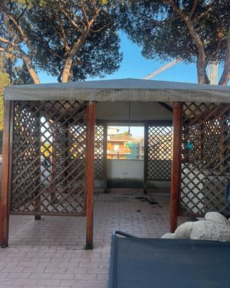 Bel  gazebo in legno