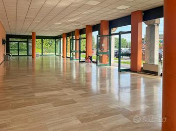 NEGOZIO A CASSANO D'ADDA