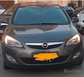 OPEL Astra - 2012