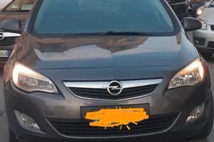 OPEL Astra - 2012