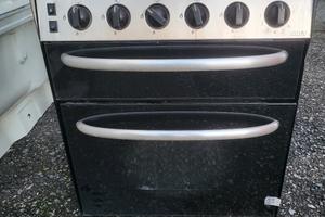 cucina con 4 fuochi .