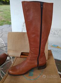 ativale donna in pelle marrone