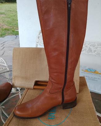 ativale donna in pelle marrone